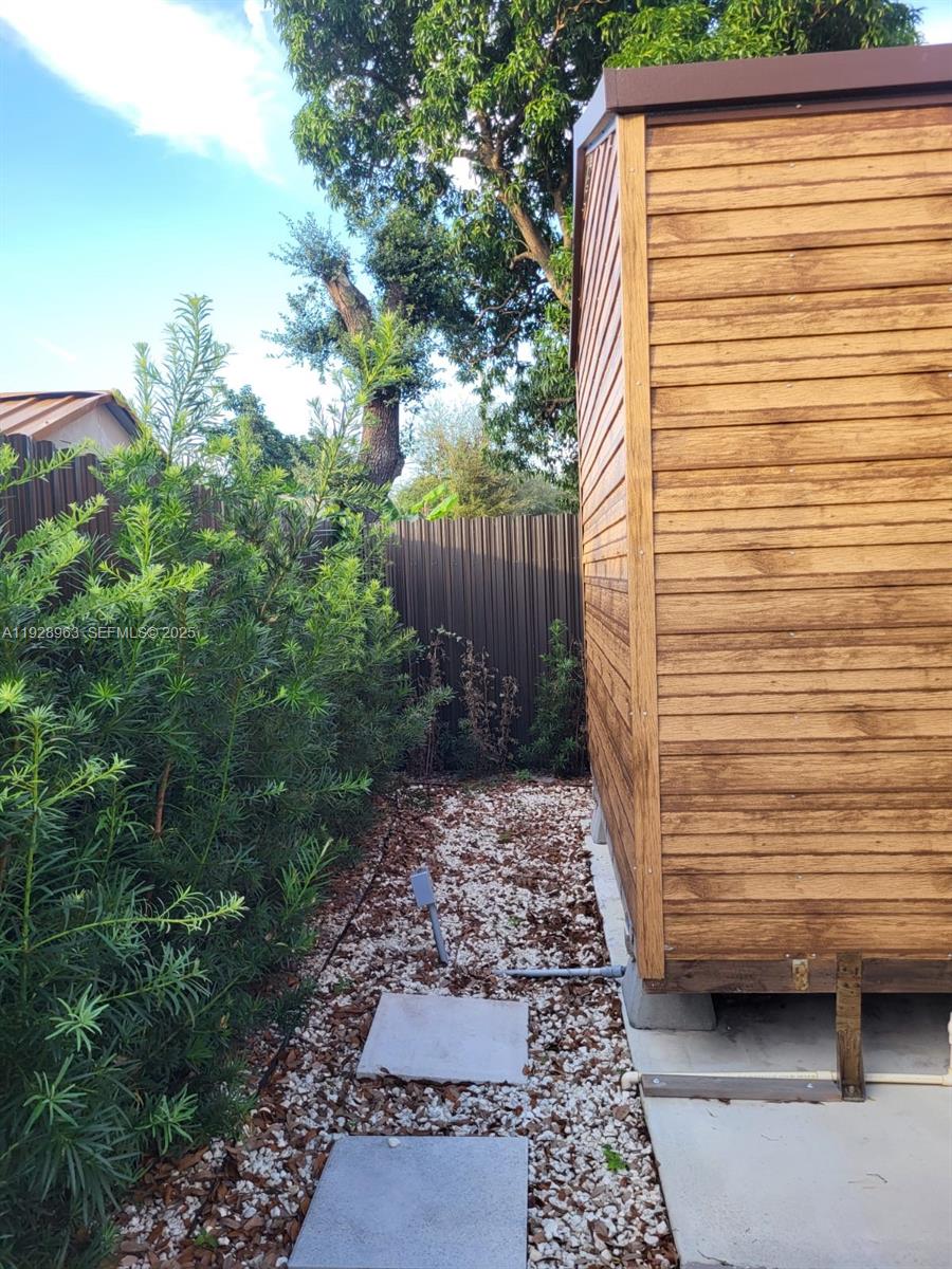 22ND AVE MANOR - Residential Lease