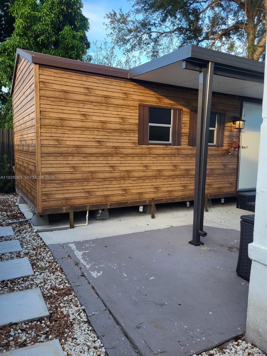 22ND AVE MANOR - Residential Lease