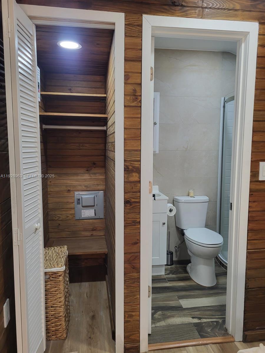 22ND AVE MANOR - Residential Lease