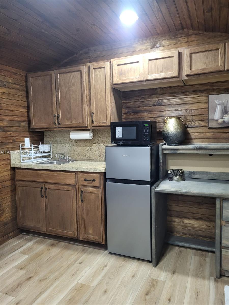 22ND AVE MANOR - Residential Lease