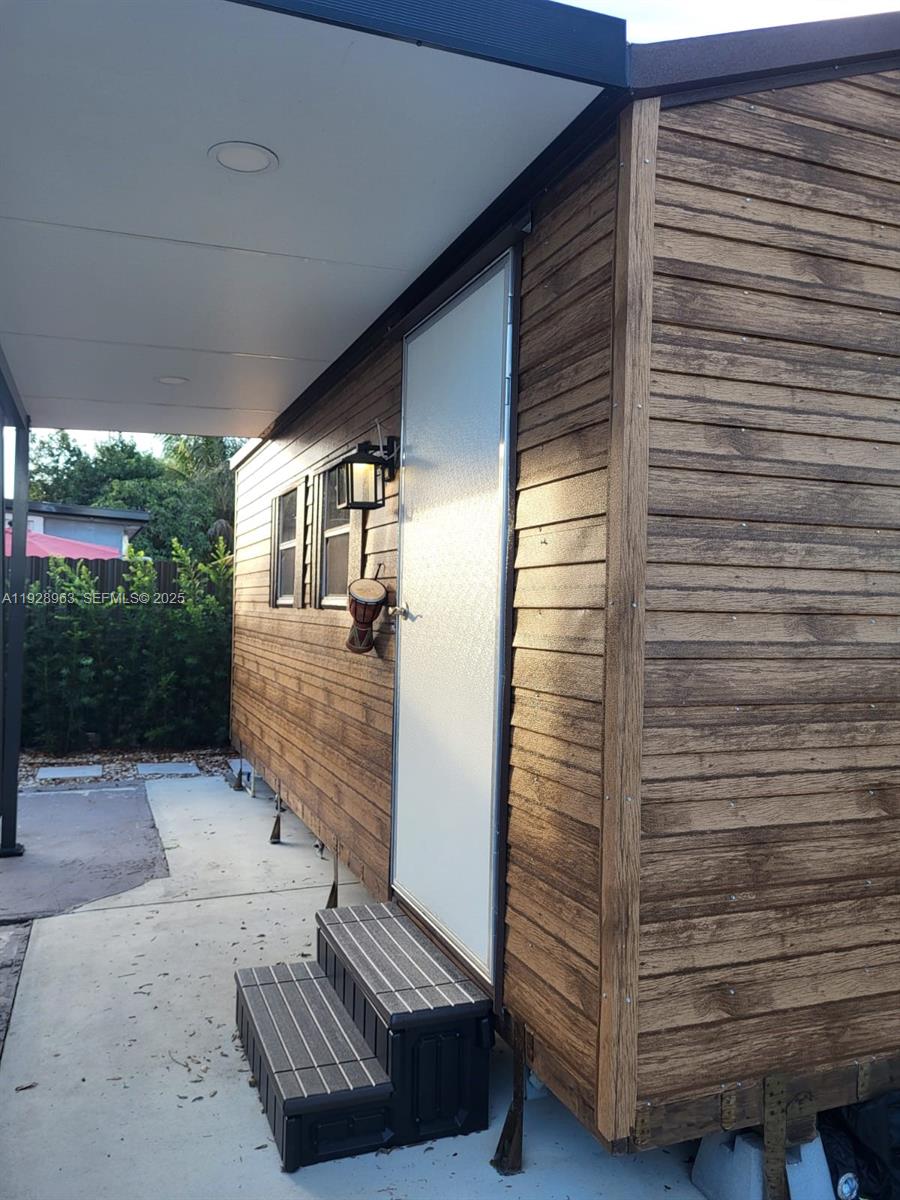 22ND AVE MANOR - Residential Lease