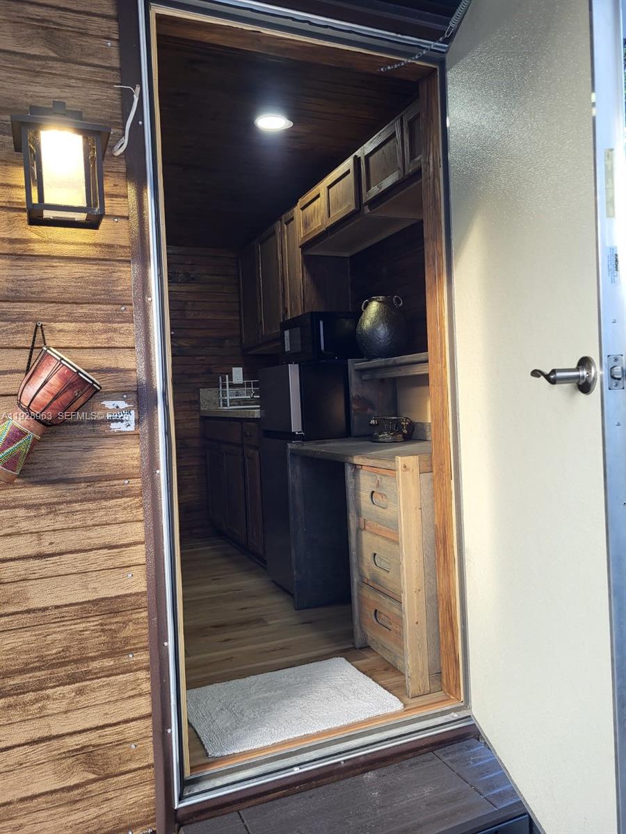 22ND AVE MANOR - Residential Lease