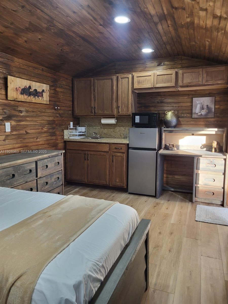 22ND AVE MANOR - Residential Lease