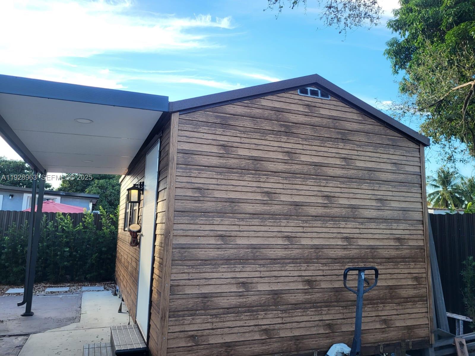 22ND AVE MANOR - Residential Lease