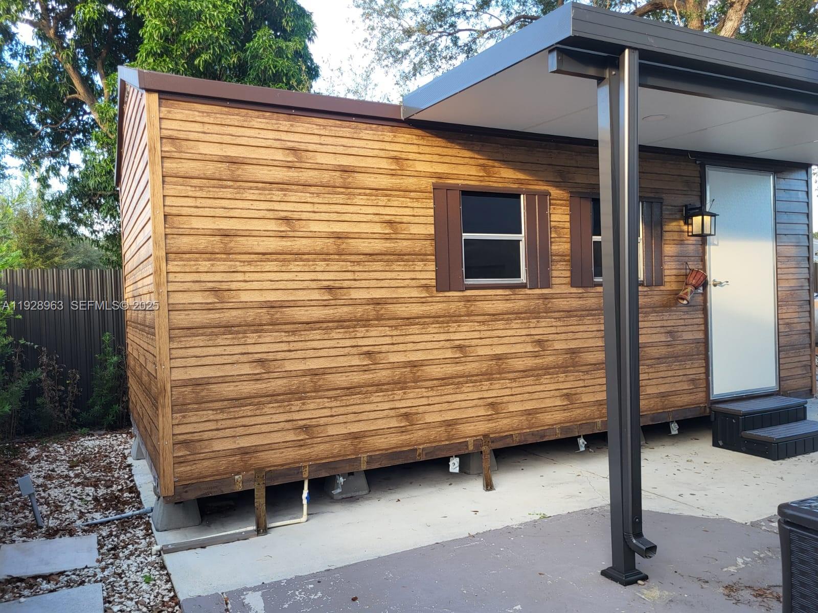 22ND AVE MANOR - Residential Lease