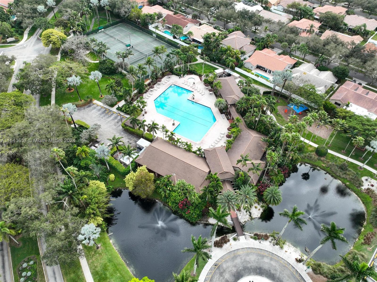 EMBASSY LAKES - Residential