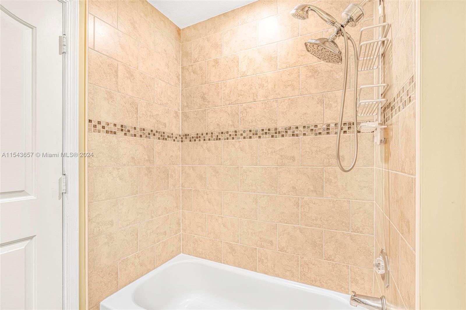 EMBASSY LAKES - Residential