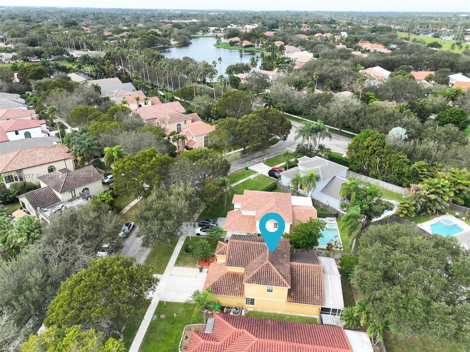 EMBASSY LAKES - Residential