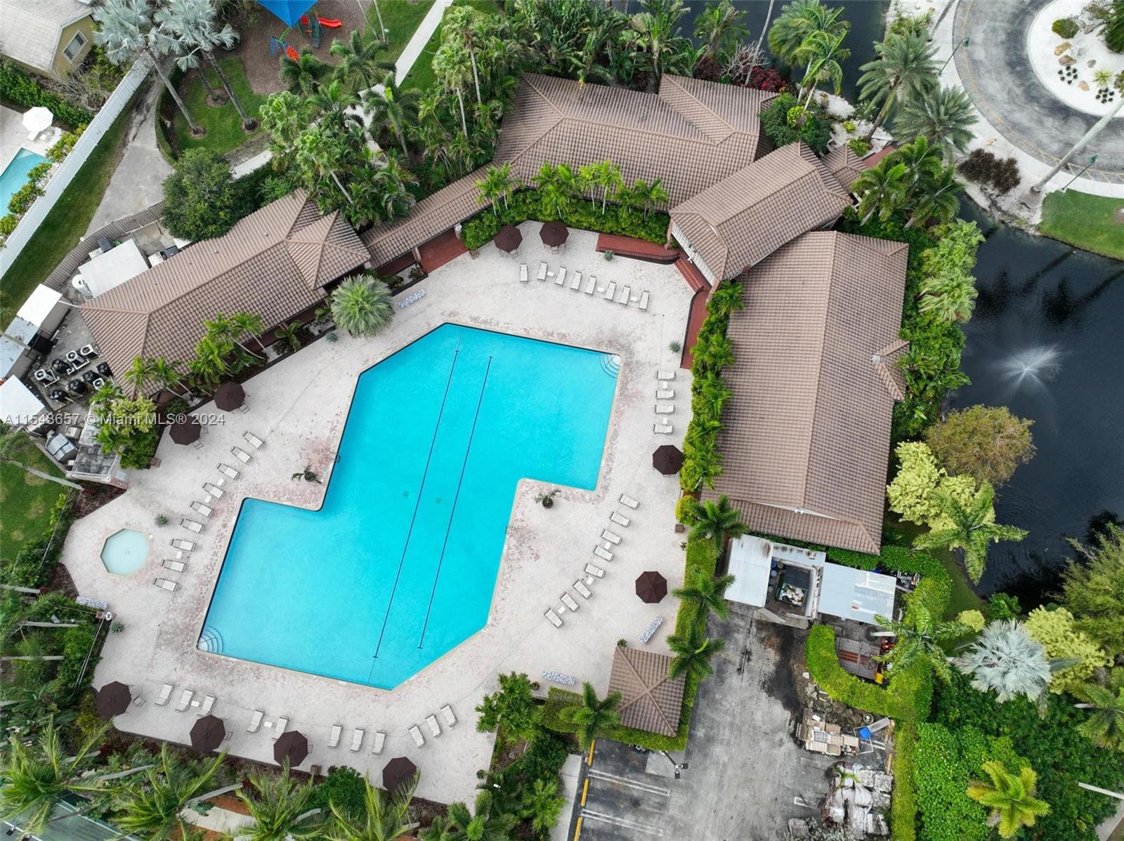 EMBASSY LAKES - Residential