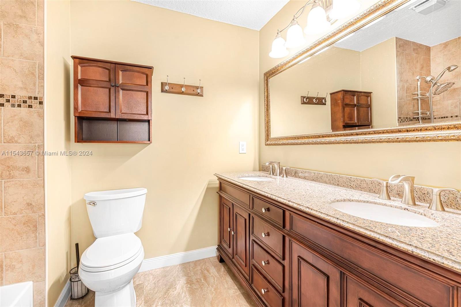 EMBASSY LAKES - Residential