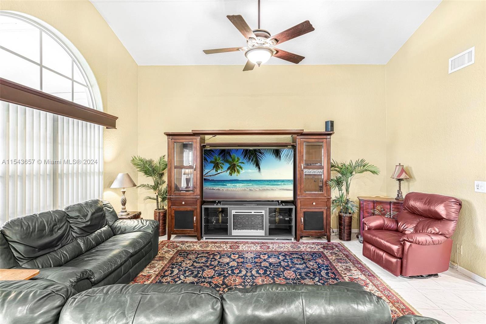 EMBASSY LAKES - Residential
