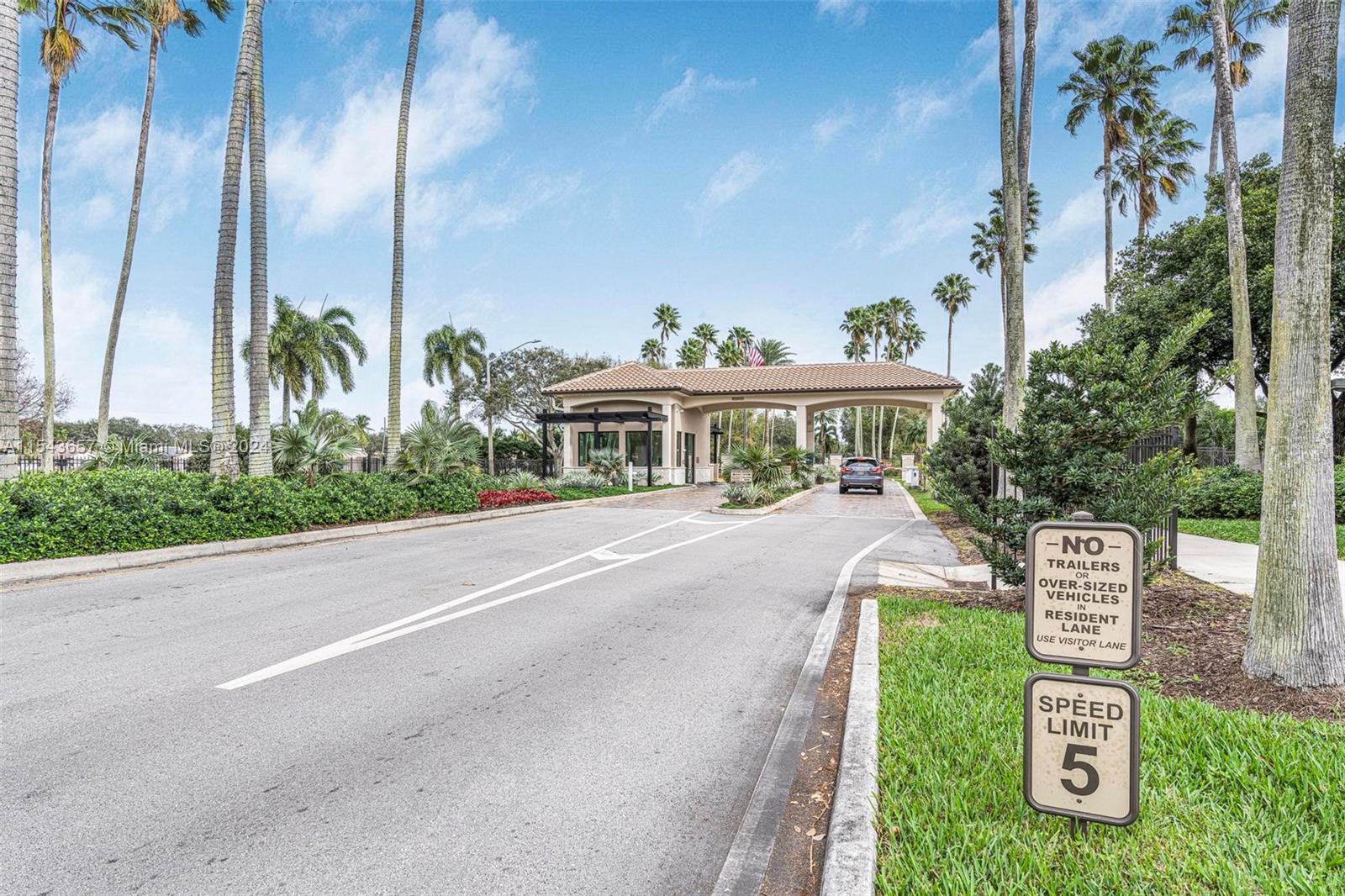 EMBASSY LAKES - Residential