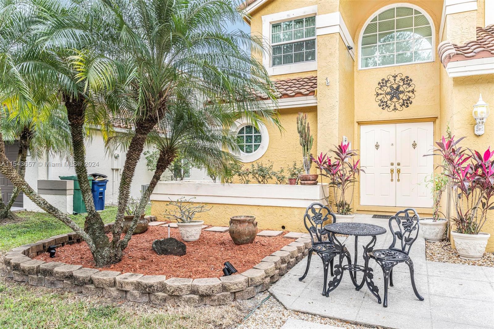 EMBASSY LAKES - Residential