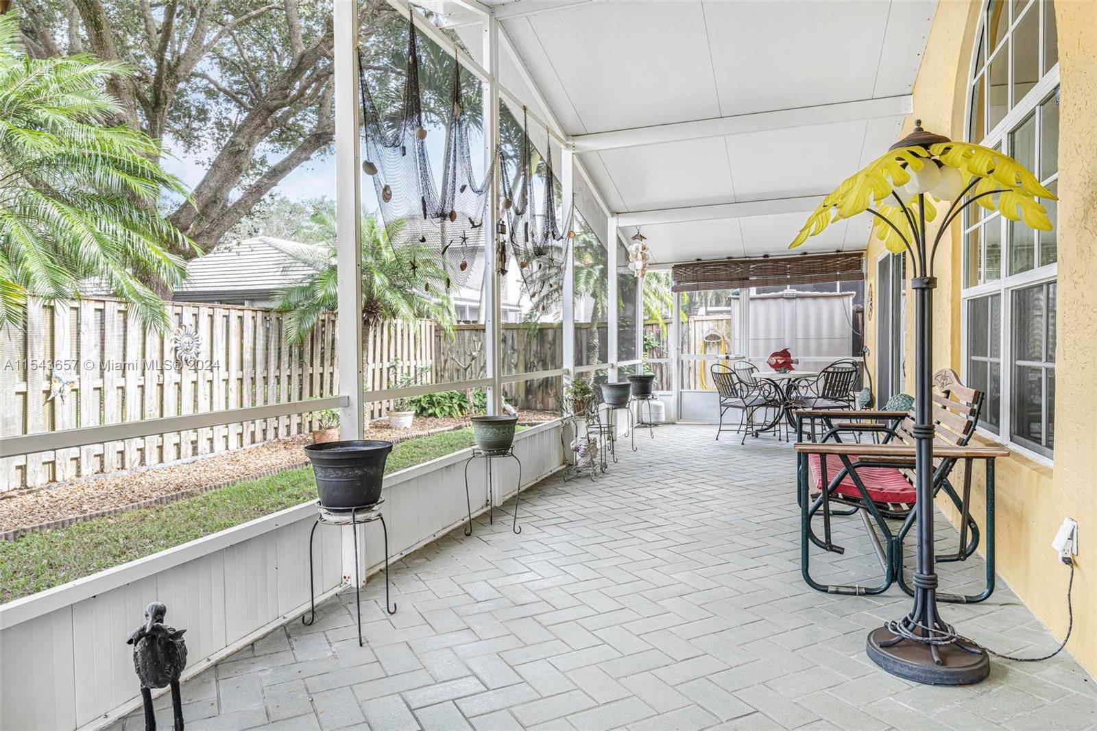 EMBASSY LAKES - Residential