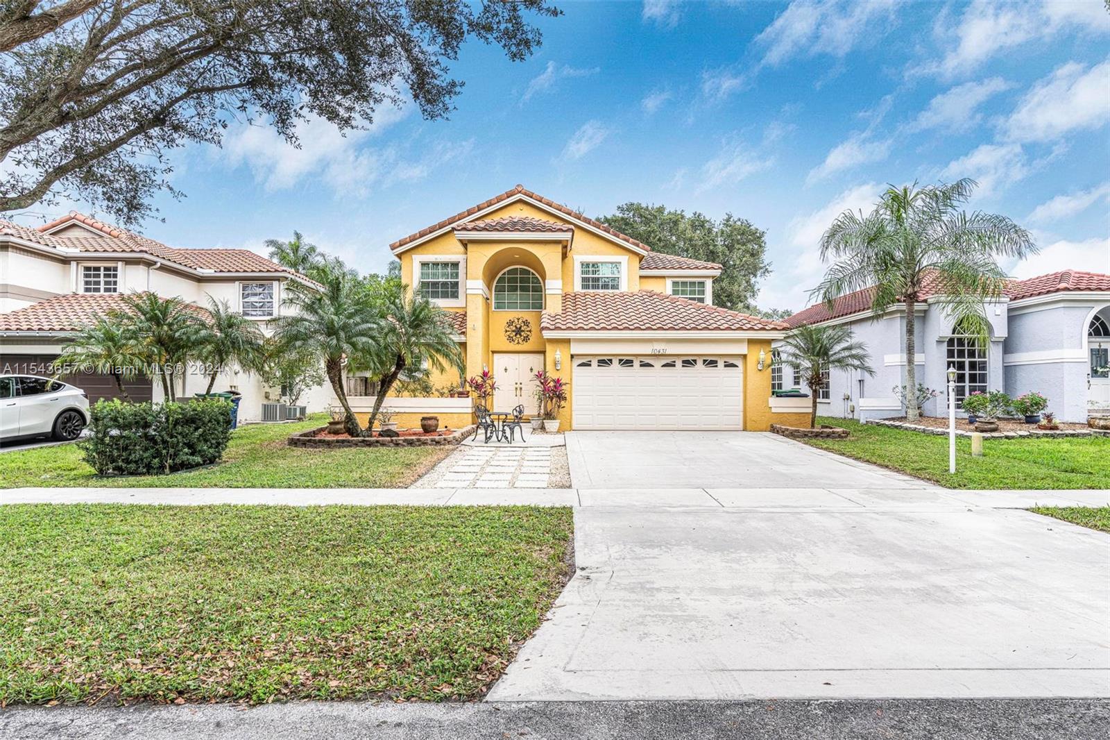 EMBASSY LAKES - Residential