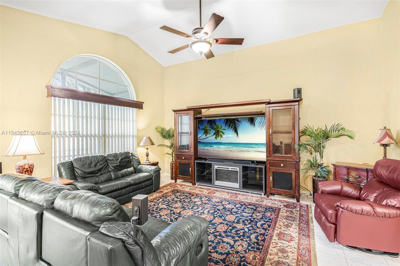 EMBASSY LAKES - Residential