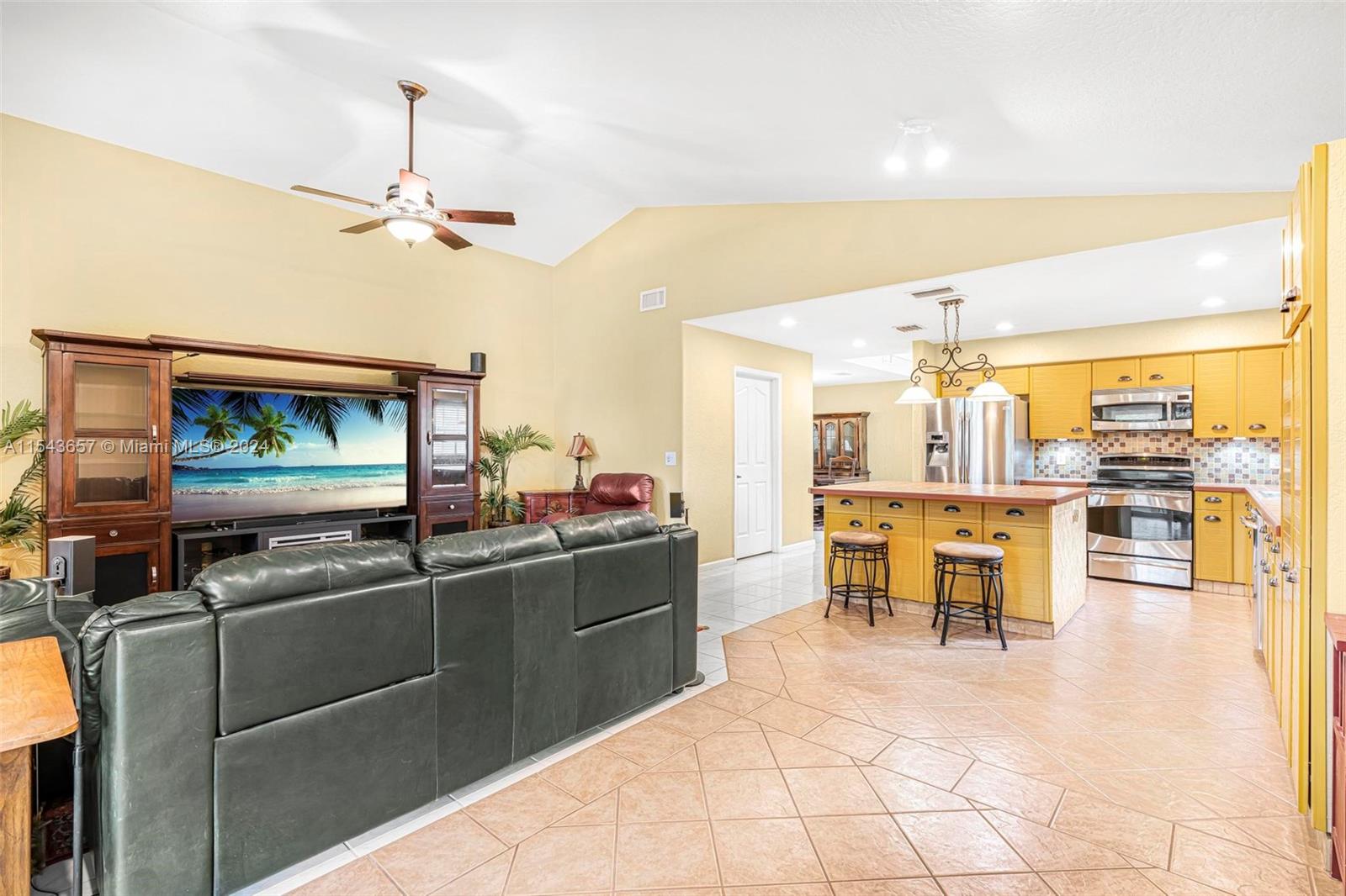 EMBASSY LAKES - Residential