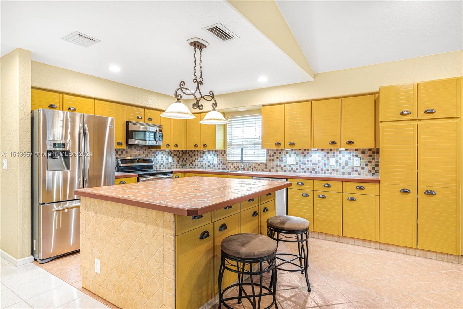 EMBASSY LAKES - Residential