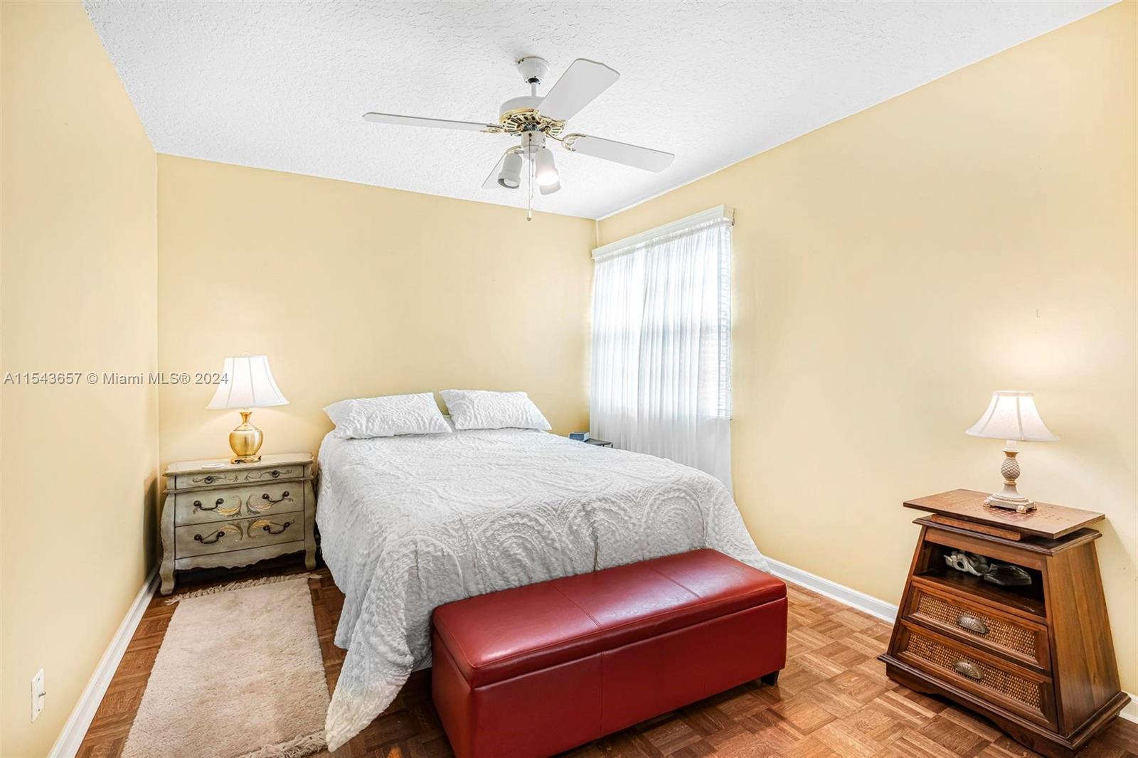 EMBASSY LAKES - Residential