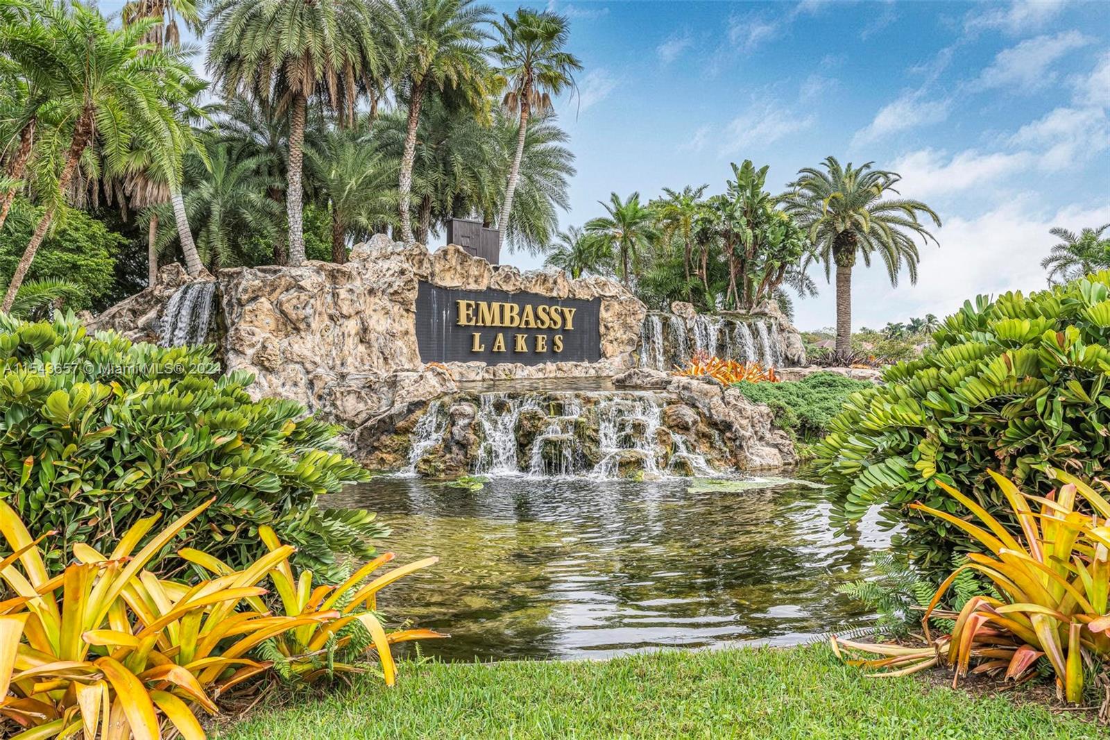 EMBASSY LAKES - Residential