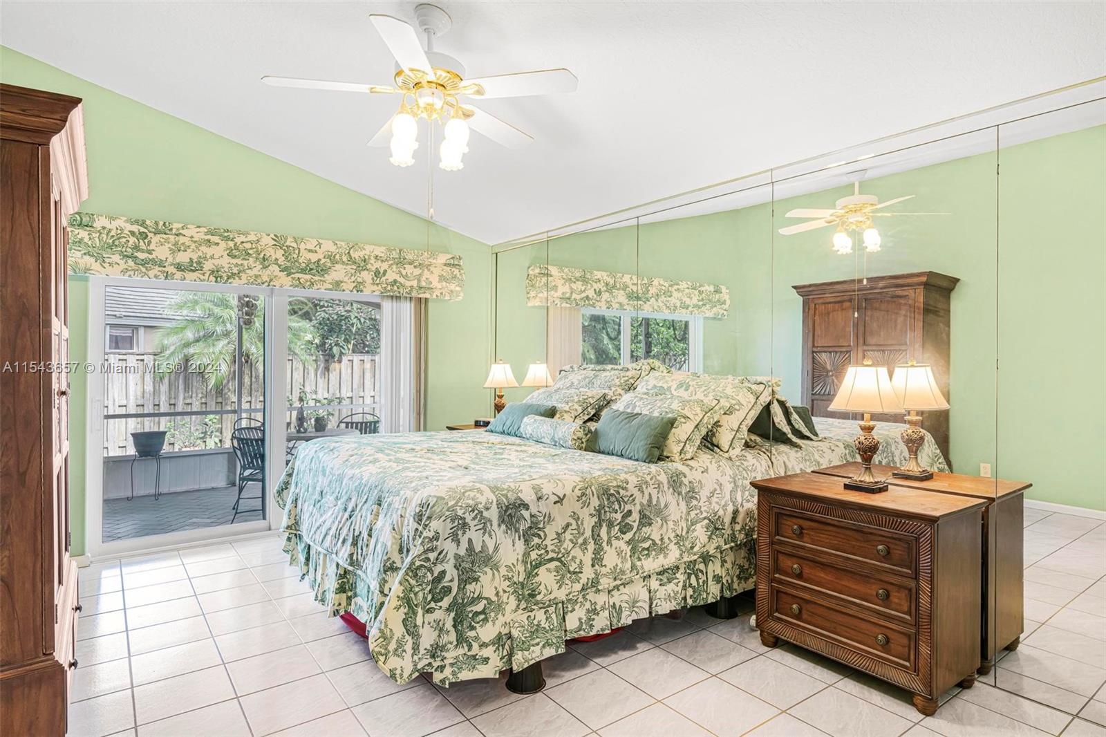 EMBASSY LAKES - Residential