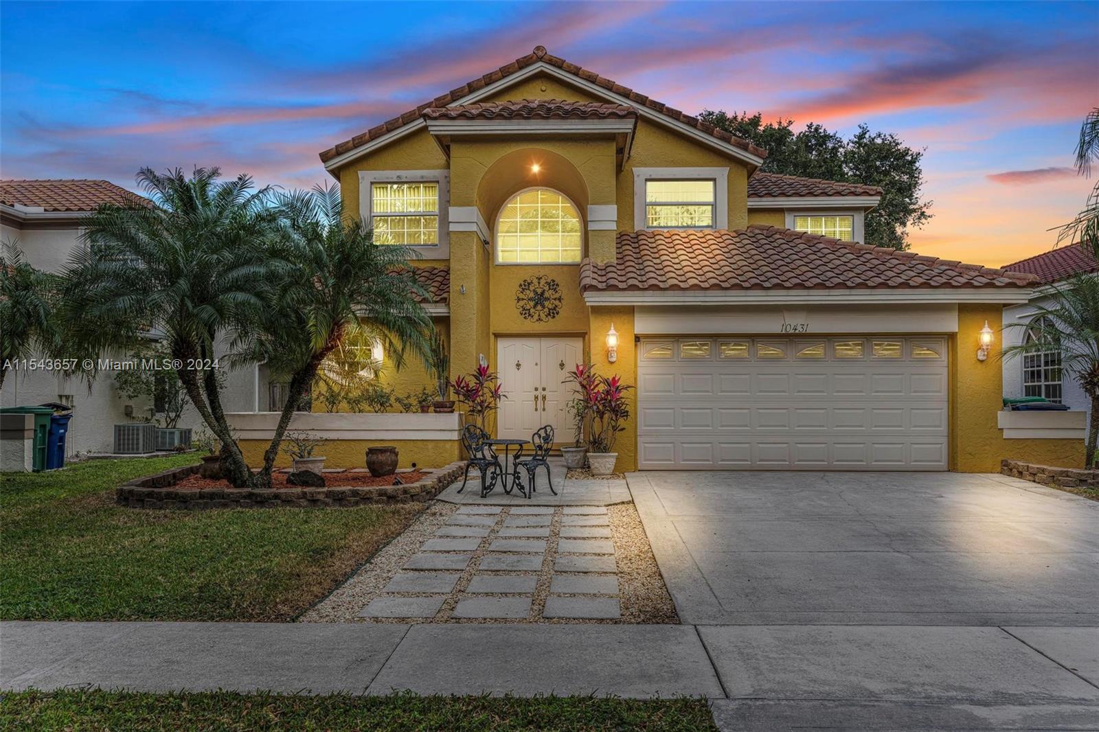 EMBASSY LAKES - Residential