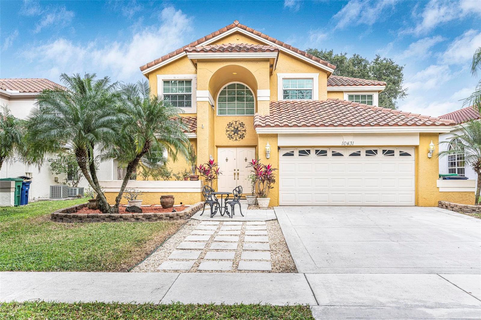 EMBASSY LAKES - Residential