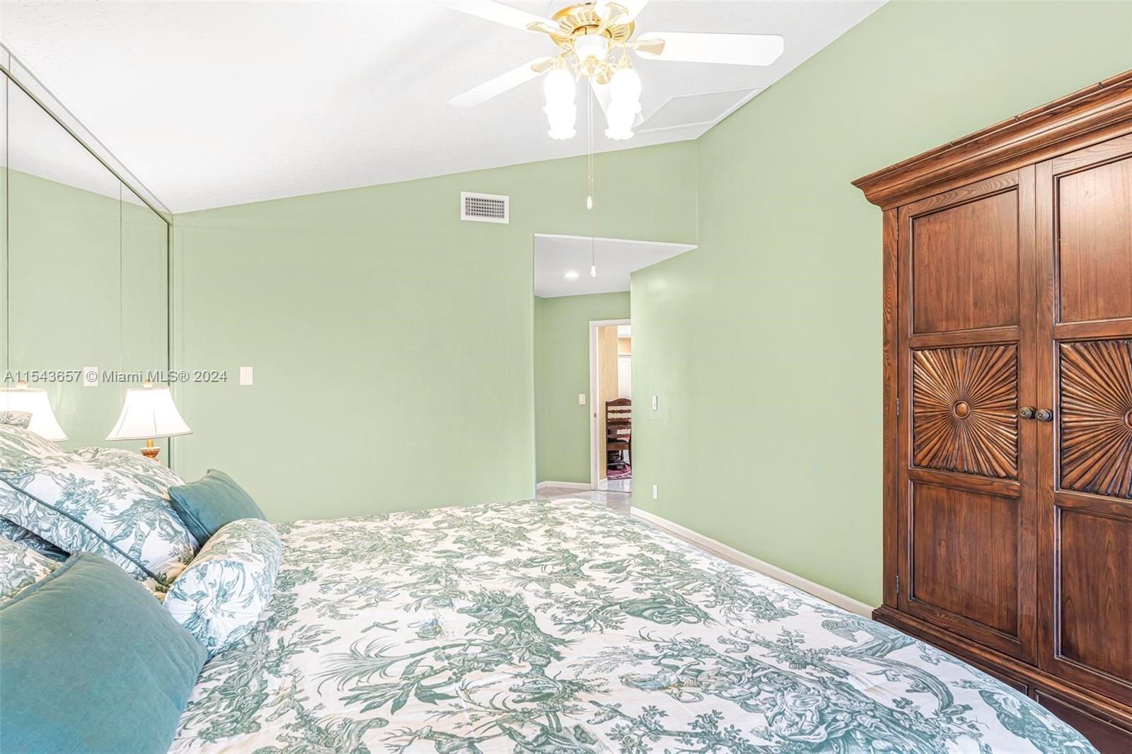 EMBASSY LAKES - Residential