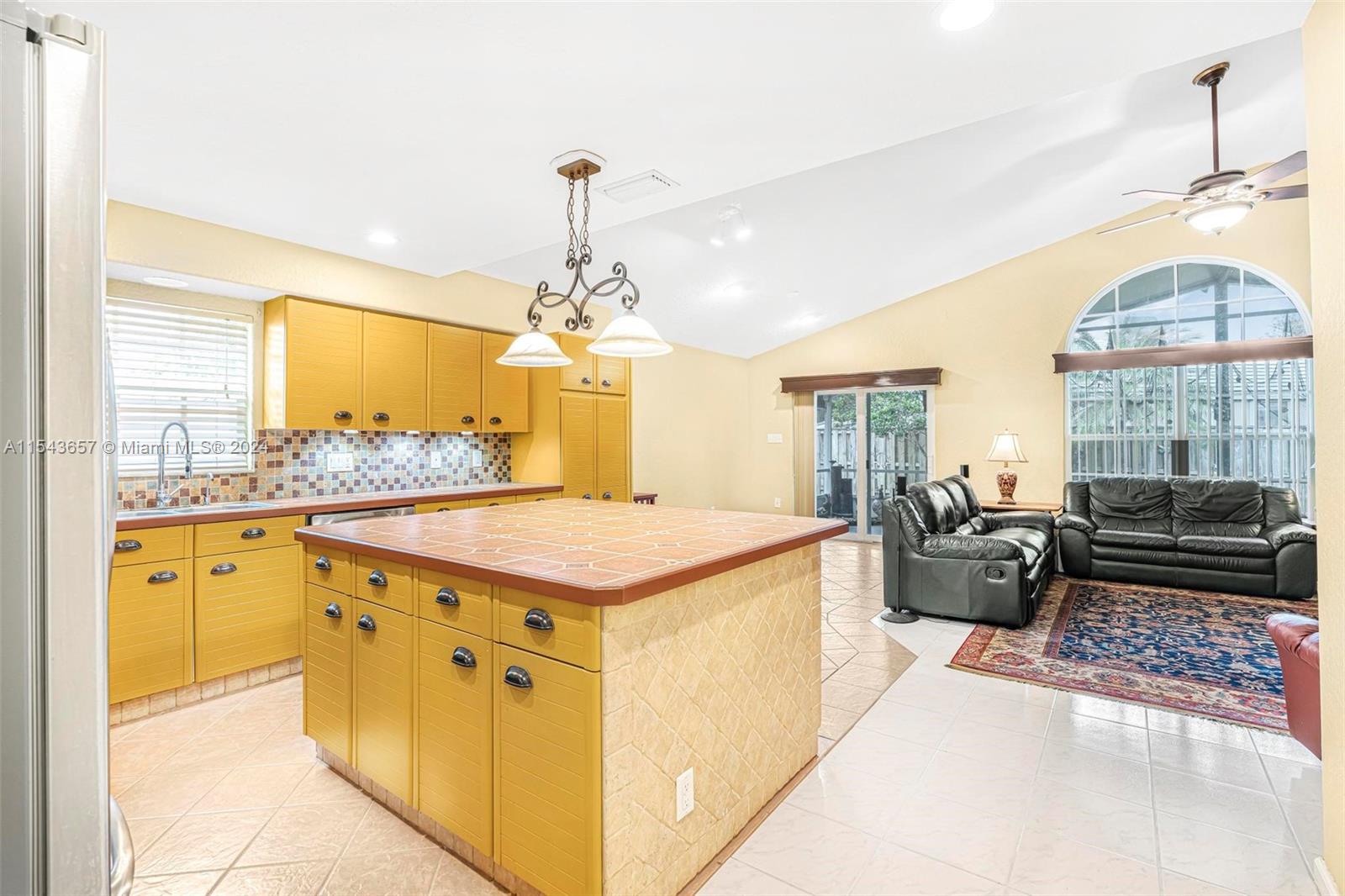 EMBASSY LAKES - Residential