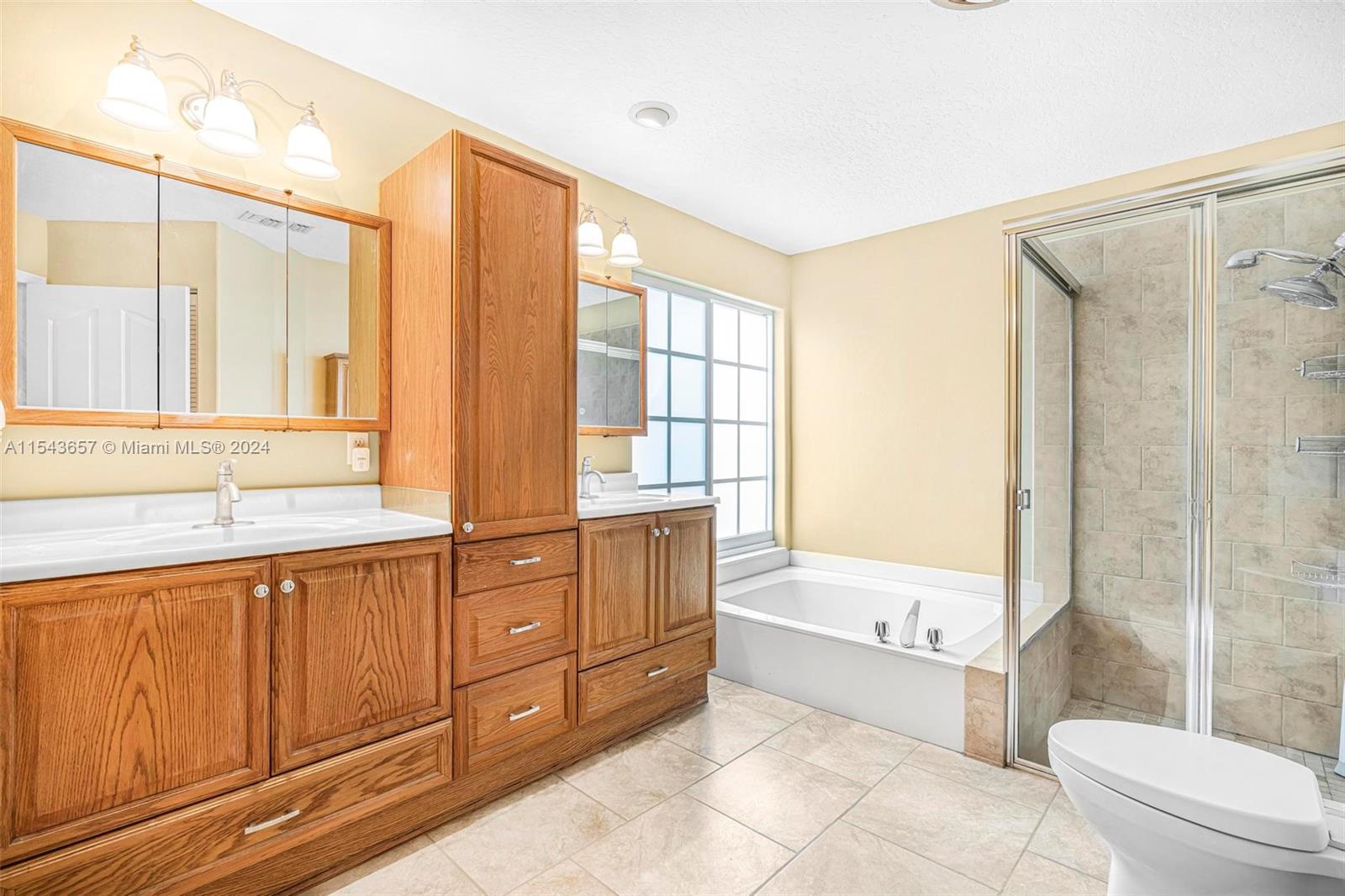 EMBASSY LAKES - Residential