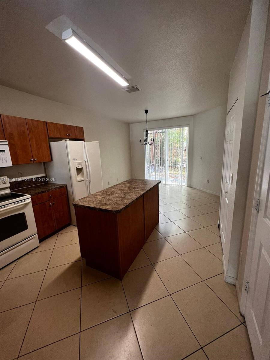 1909 Hibiscus Ln 1909