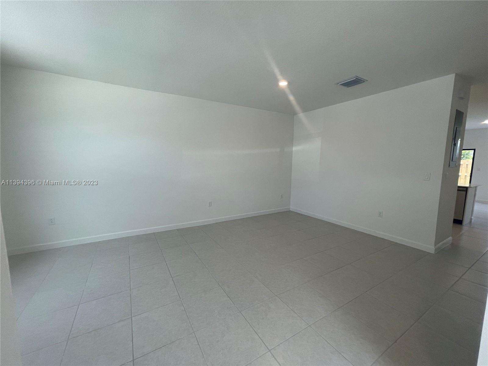 SIENA RESERVE - Residential Lease