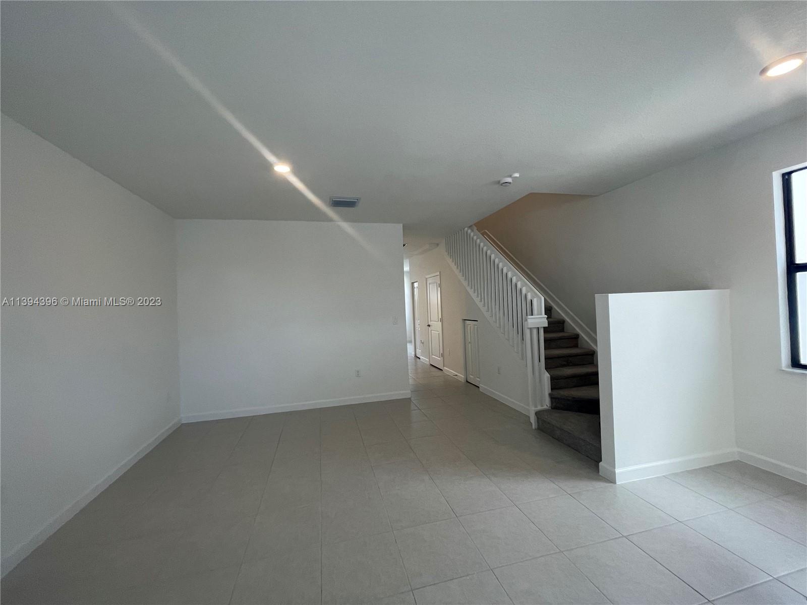 SIENA RESERVE - Residential Lease
