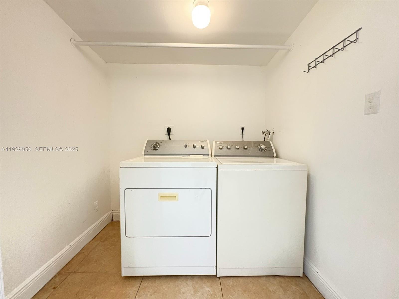 HOLLYWOOD PARK - Residential Lease