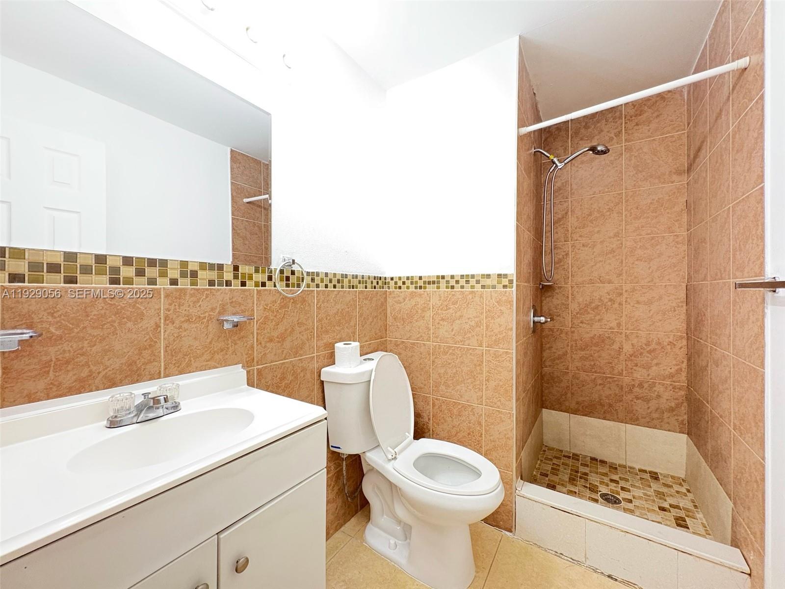 HOLLYWOOD PARK - Residential Lease