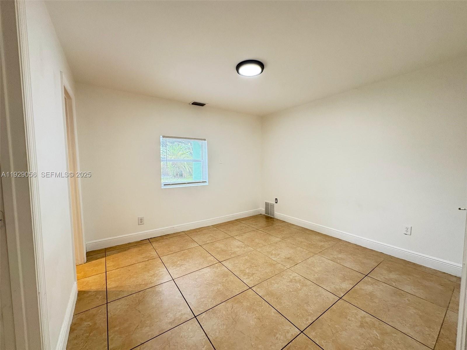 HOLLYWOOD PARK - Residential Lease