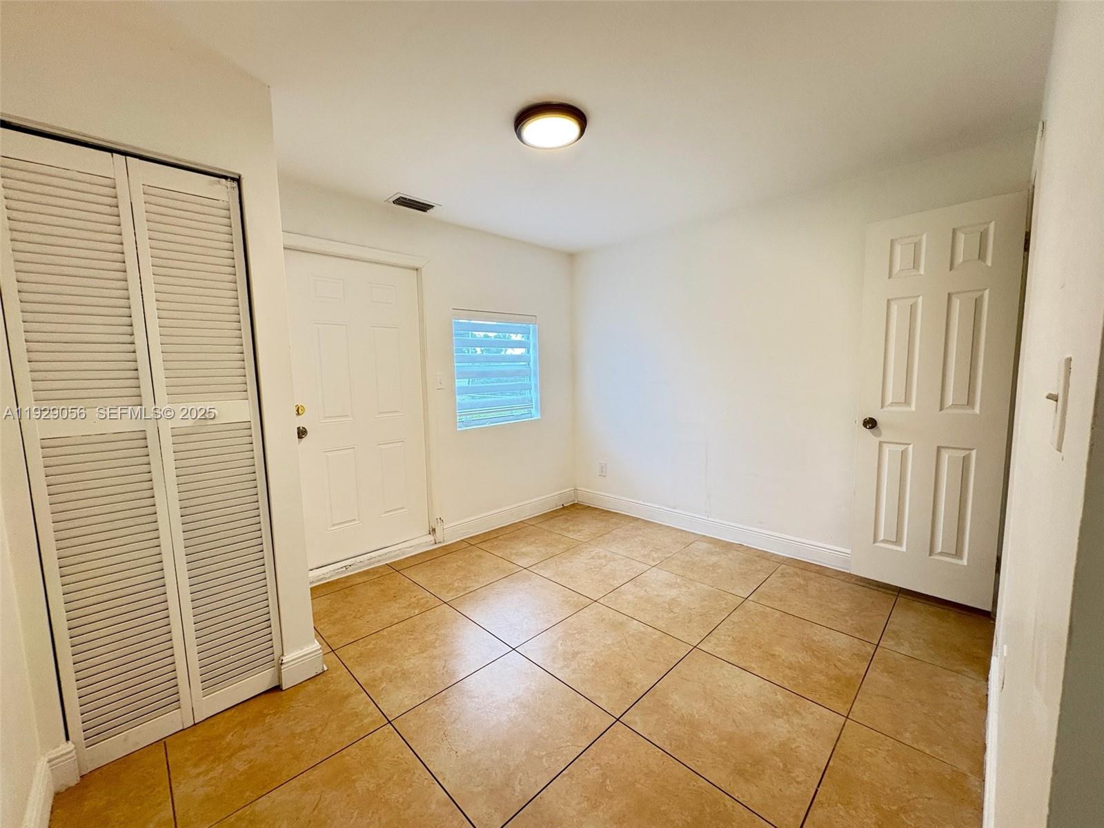 HOLLYWOOD PARK - Residential Lease