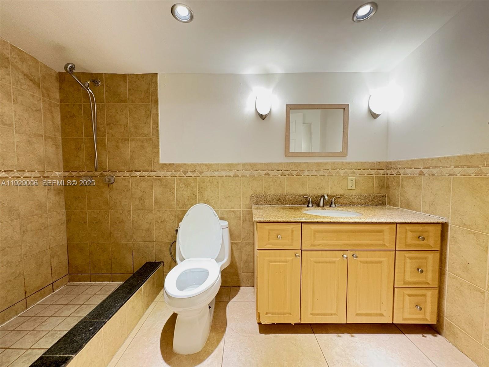 HOLLYWOOD PARK - Residential Lease