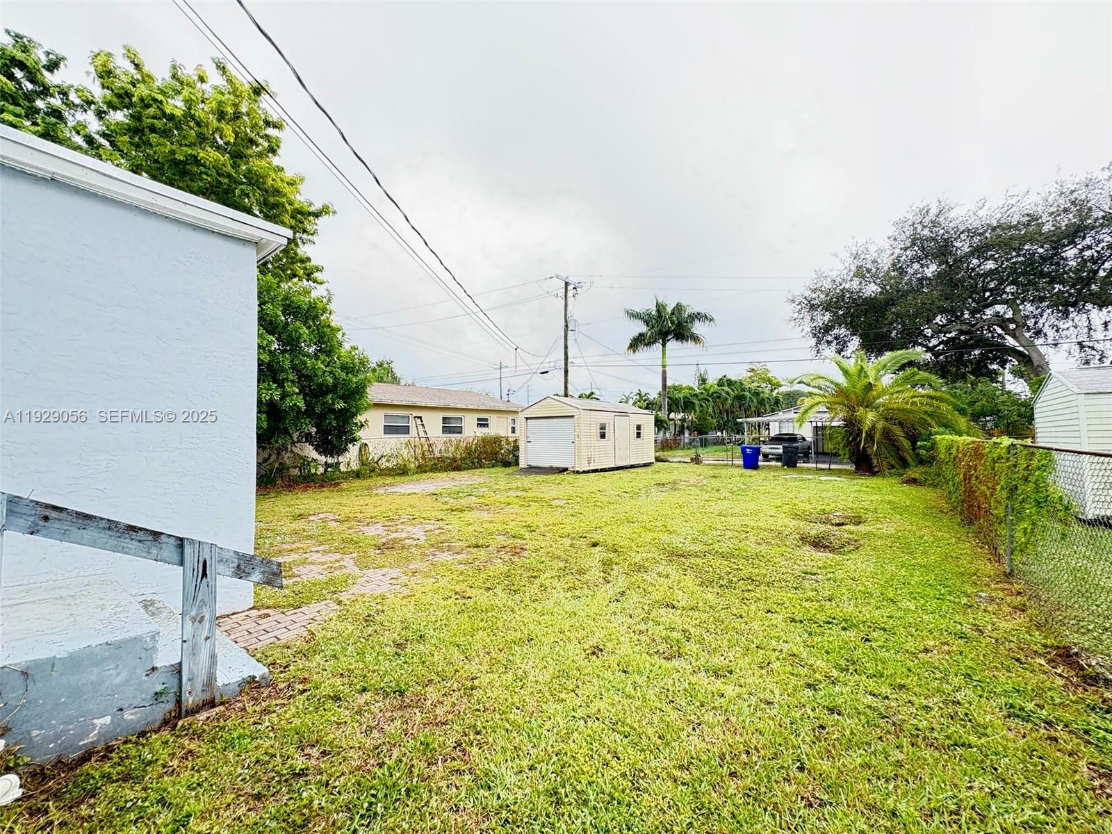 HOLLYWOOD PARK - Residential Lease