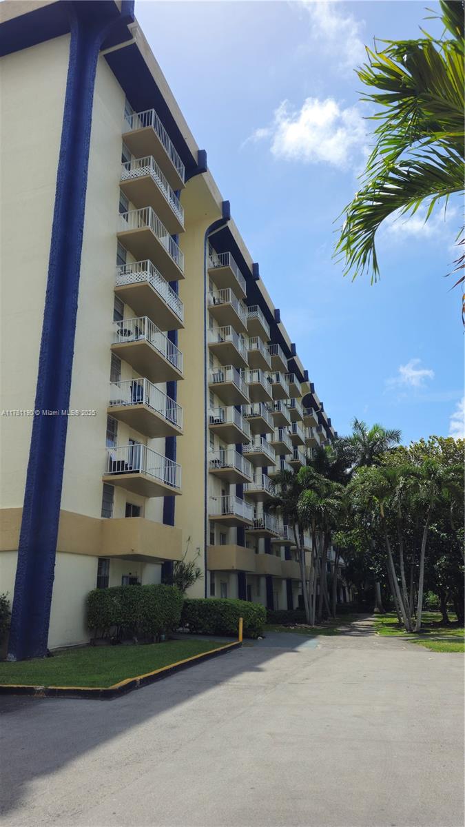 Rental Property at 4550 Nw 9th St 505E, Miami, Broward County, Florida - Bedrooms: 1 
Bathrooms: 1  - $1,900 MO.