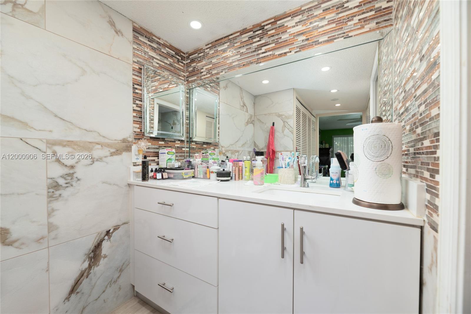 TRENT CONDOMINIUM - Residential