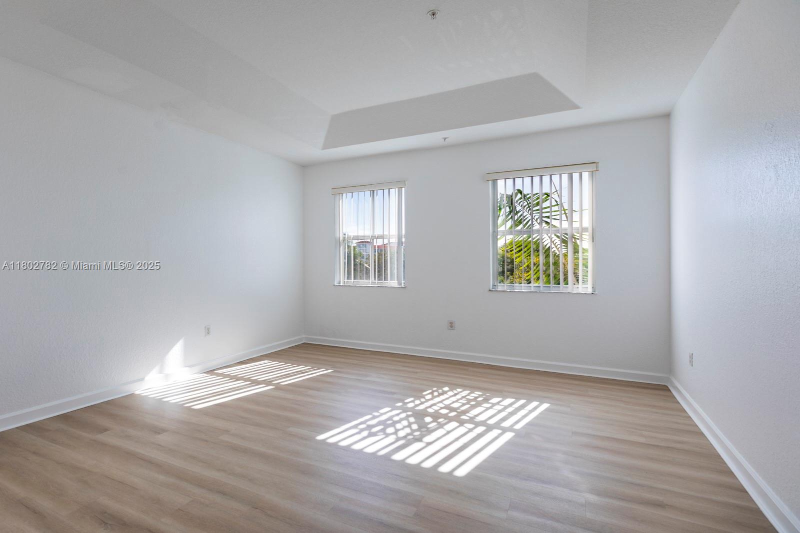 FONTAINBLEAU LAKES COURTY - Residential