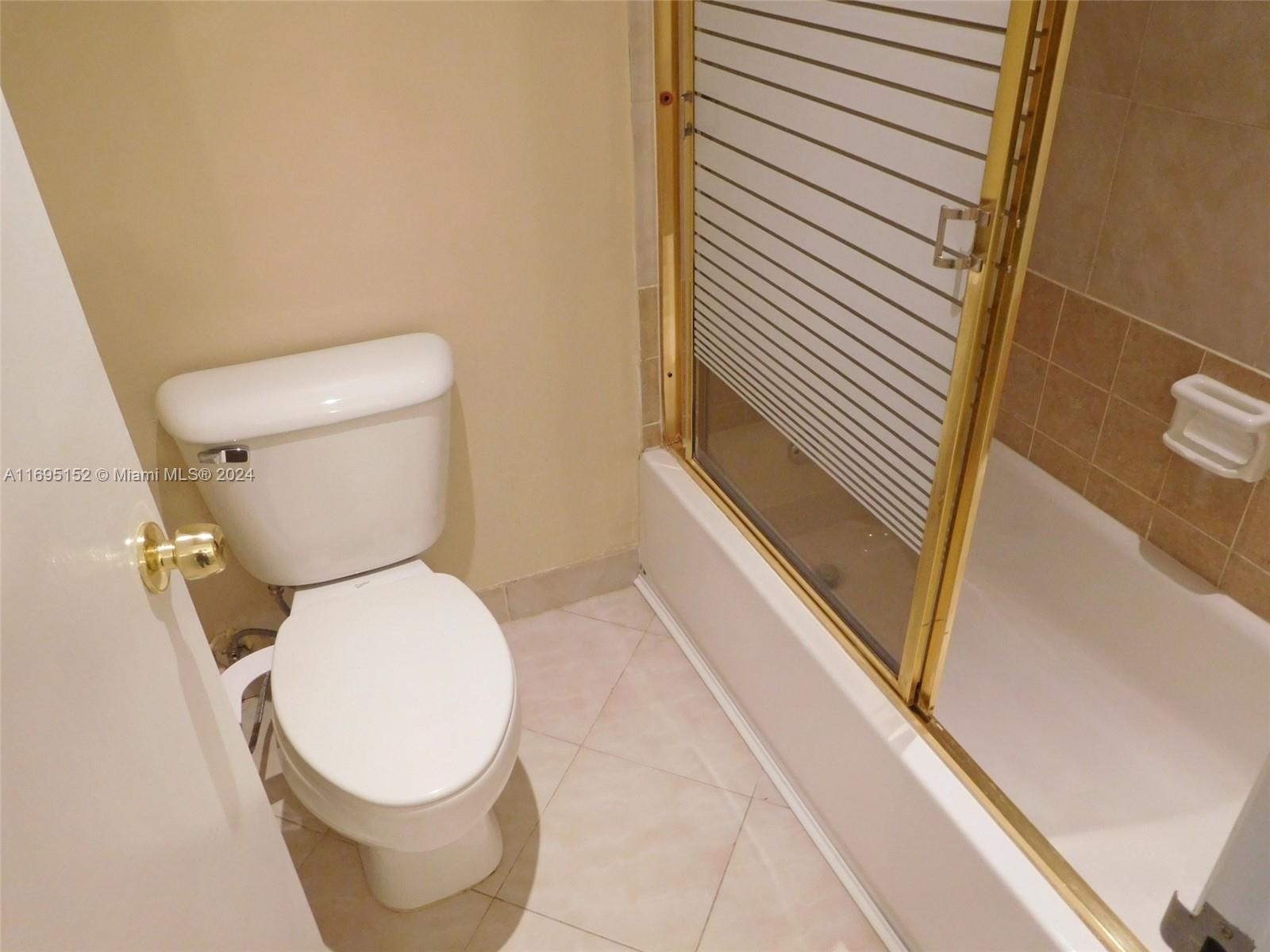 HALLMARK OF HOLLYWOOD - Residential