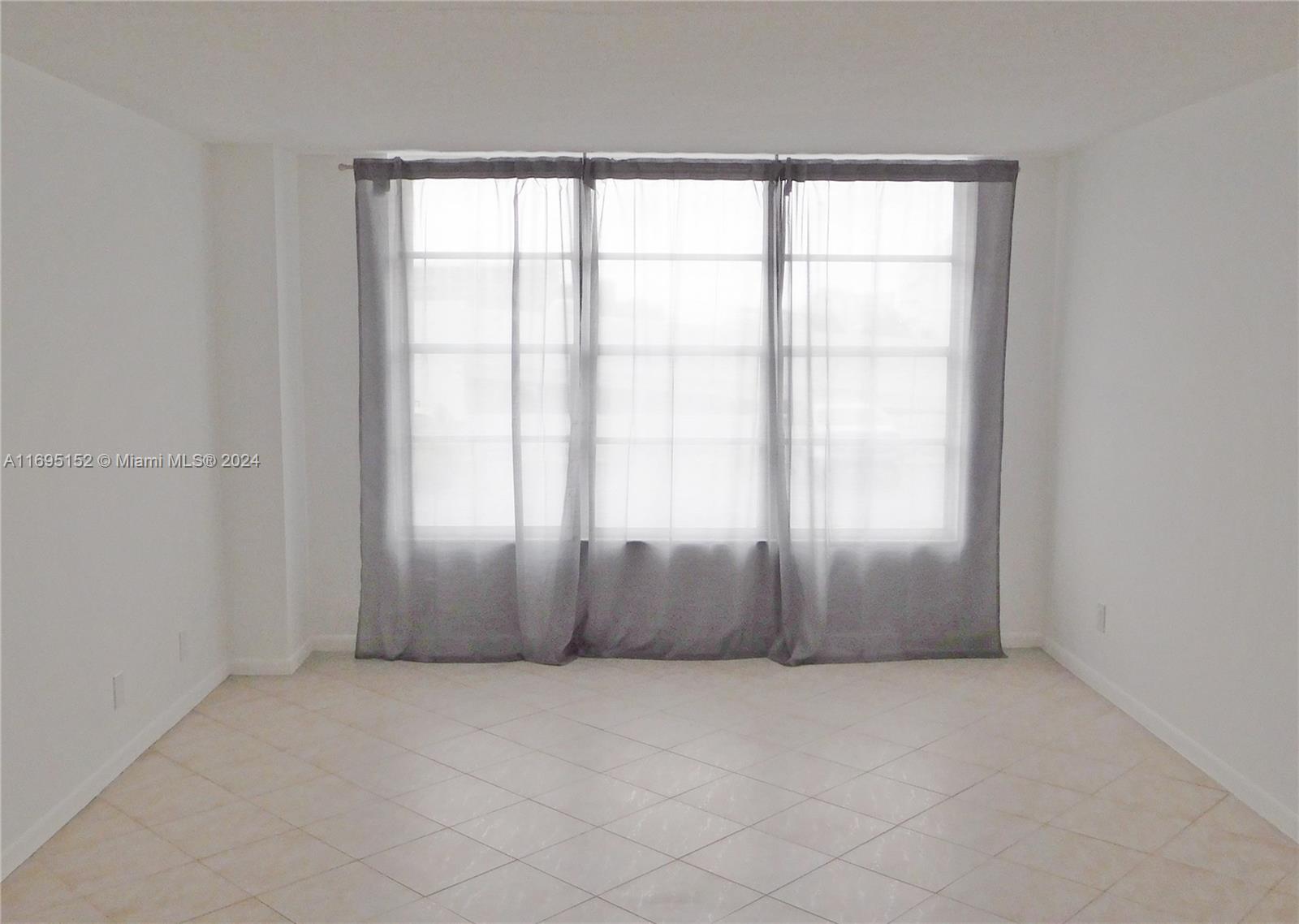 HALLMARK OF HOLLYWOOD - Residential