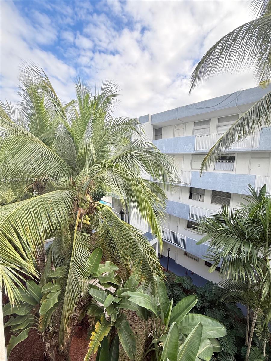 1801 S Treasure Dr 411