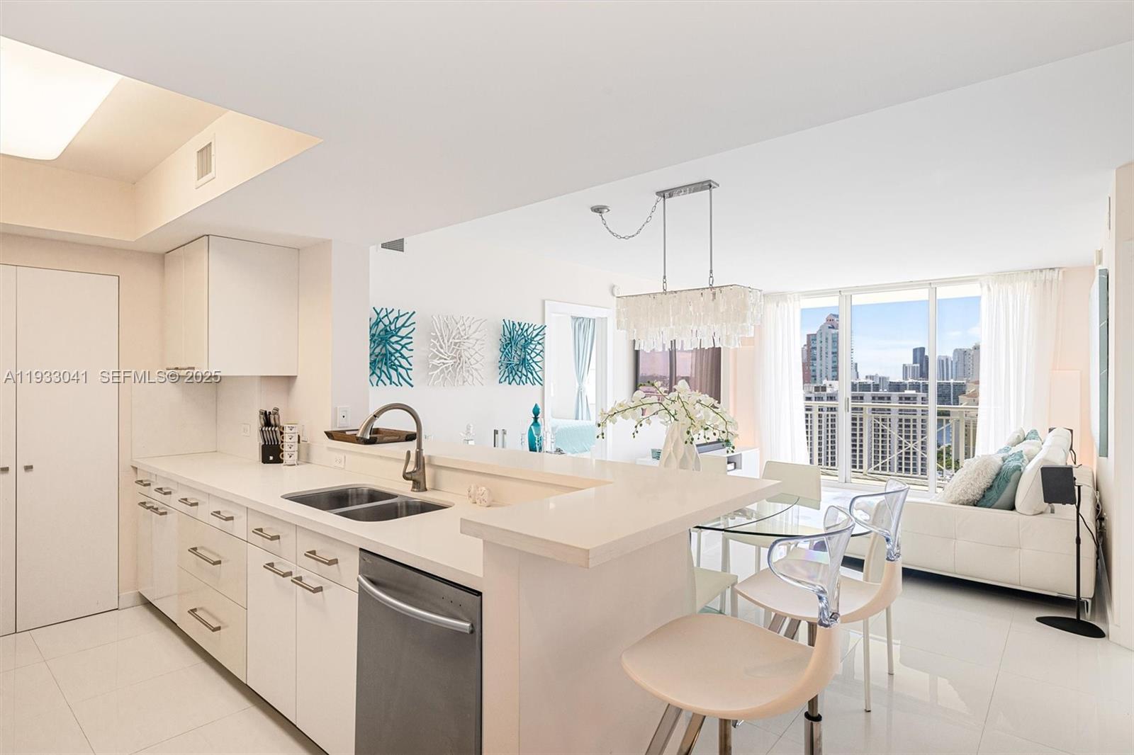 TURNBERRY ON THE GREEN CO - Residential Lease