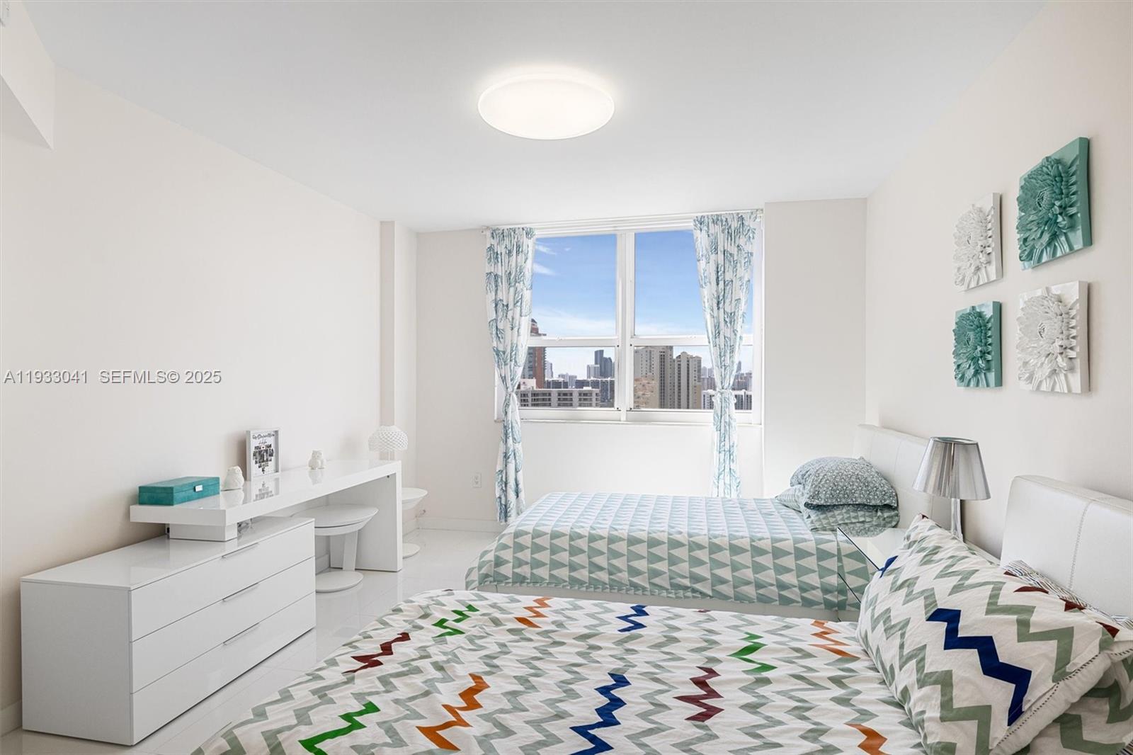 TURNBERRY ON THE GREEN CO - Residential Lease