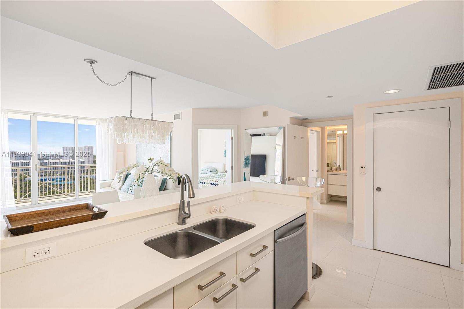 TURNBERRY ON THE GREEN CO - Residential Lease