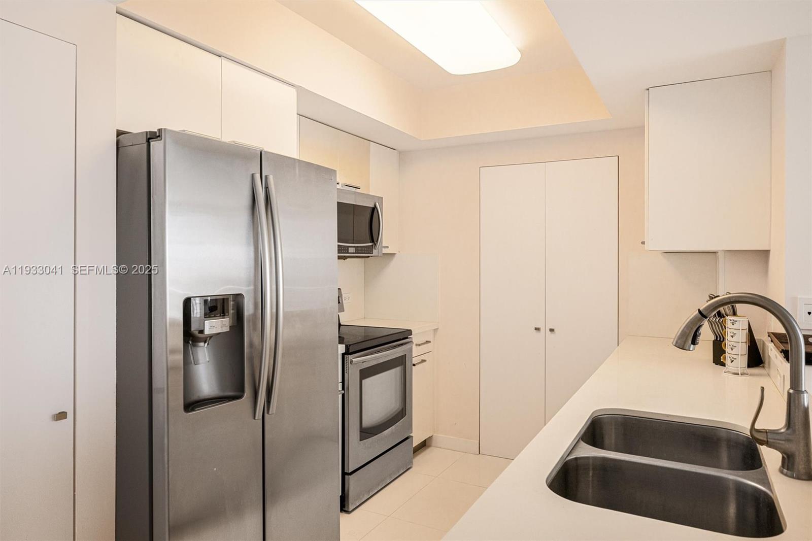 TURNBERRY ON THE GREEN CO - Residential Lease