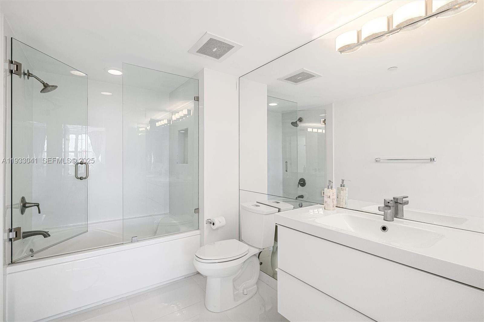 TURNBERRY ON THE GREEN CO - Residential Lease